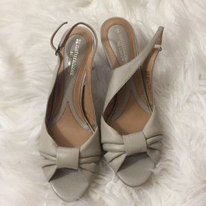 NWOT Naturalized N5 Comfort Taupe Slingback Heels